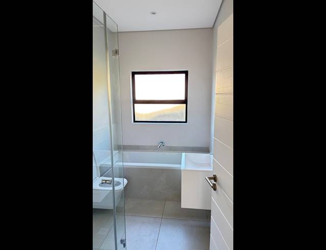 3 BEDROOM TOWNHOUSE FOR SALE IN PALM LAKES ESTATE